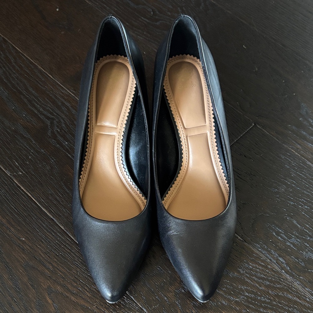 Vince Camuto sz 9 Classic Black Comfort Heels Office Shoe Low Heel